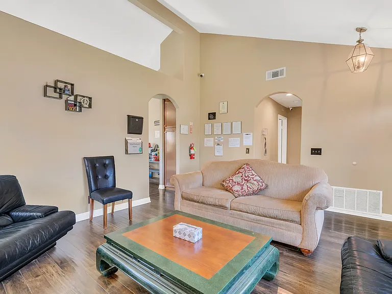25207 Parkcrest Dr — Photo 5