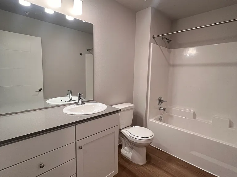 Allegro Pointe Apartments — Photo 18