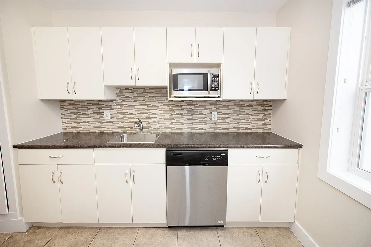 325 Enfield Crescent — Photo 3
