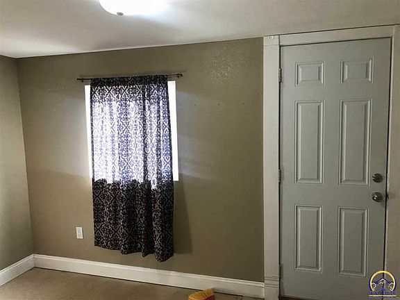 3rd image of 221 E Market St