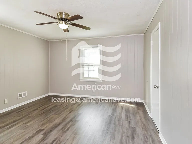 1587_011_wm_-_bedroom_12984370.jpg