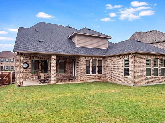 4th image of 1017 Broadmoor Way