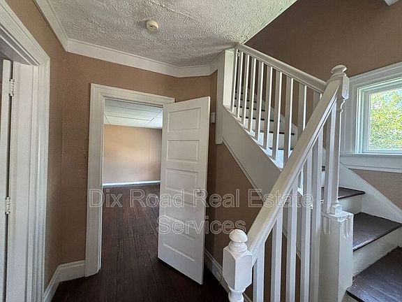 5th image of 112 Heaton Ave