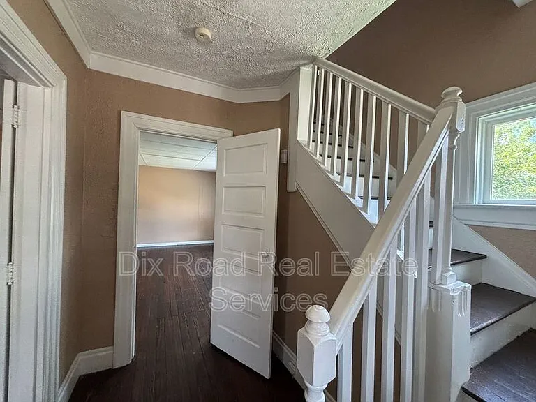 112 Heaton Ave — Photo 5