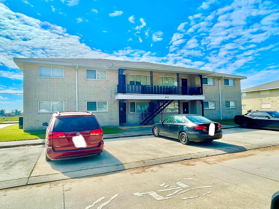 8720 Livingston Ave