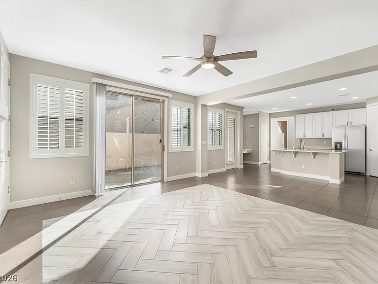 2348 Brooklyn Bridge St — Photo 13