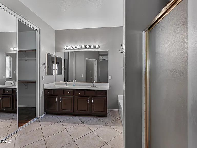 16224 W Jefferson St — Photo 15