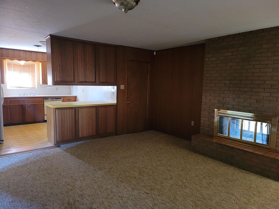 2nd image of 2211 S Union Ave