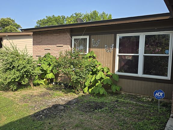 3rd image of 106 Knollwood Dr
