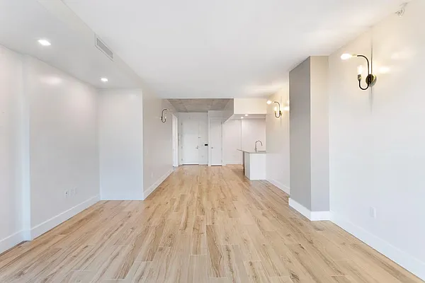 Rented by Safdie Realty Group | media 34