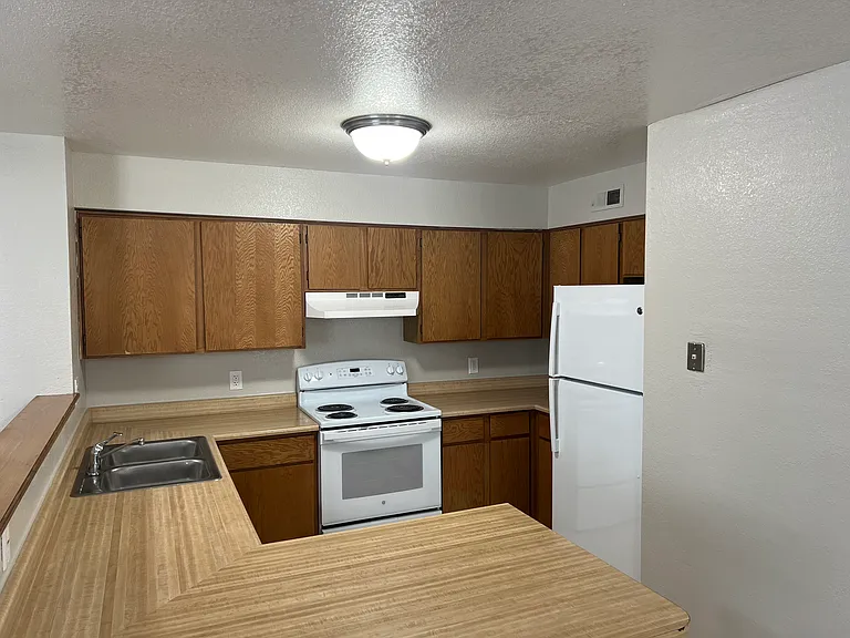 131 S Zang Way #D — Photo 5