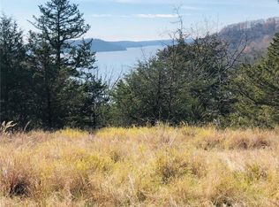 112 Woodlake Dr, Eureka Springs, AR 72631