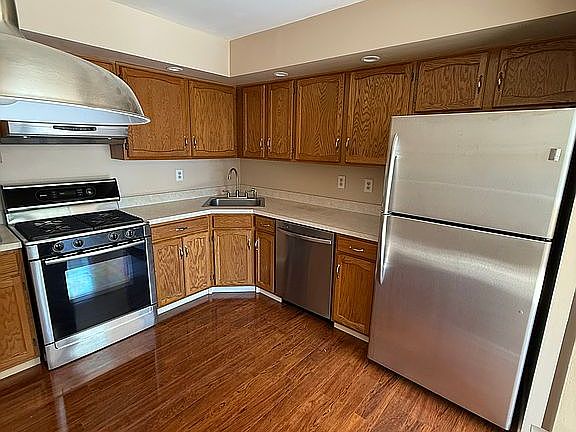 5th image of 23 E Foxboro Ln