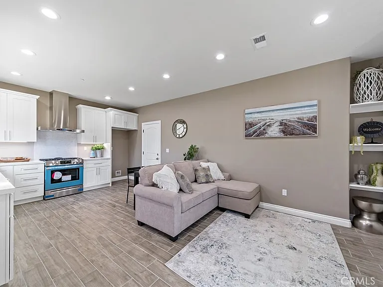 14102 Edwards — Photo 10