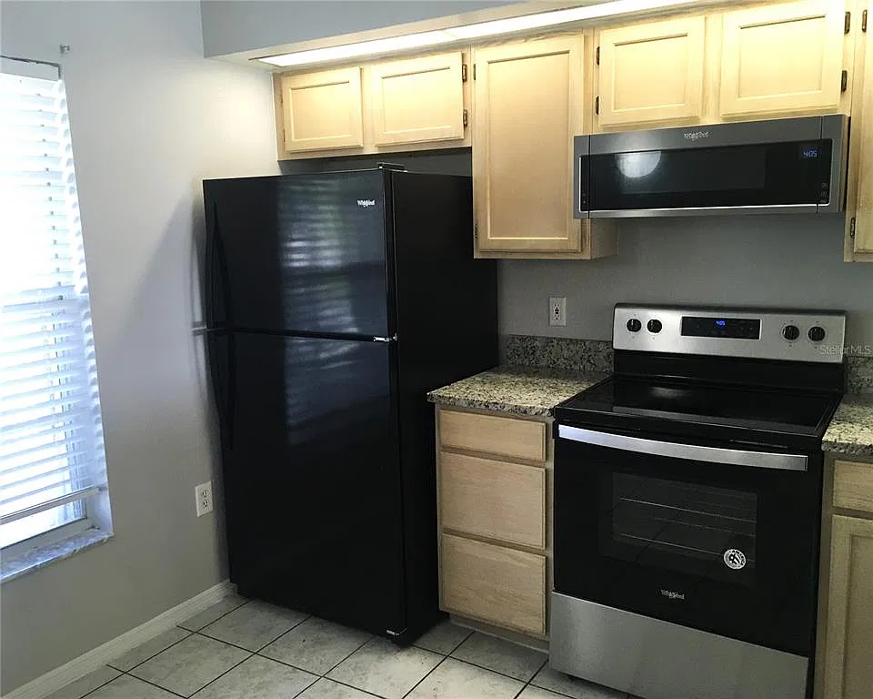 2 bed, 2.0 bath, 1013 sqft, $1,750 — Photo 2