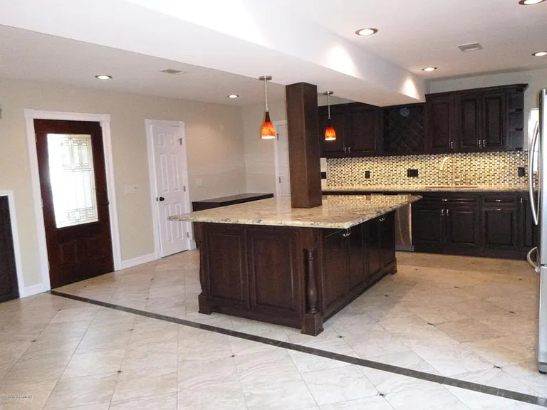 770 W Altadena Dr — Photo 5
