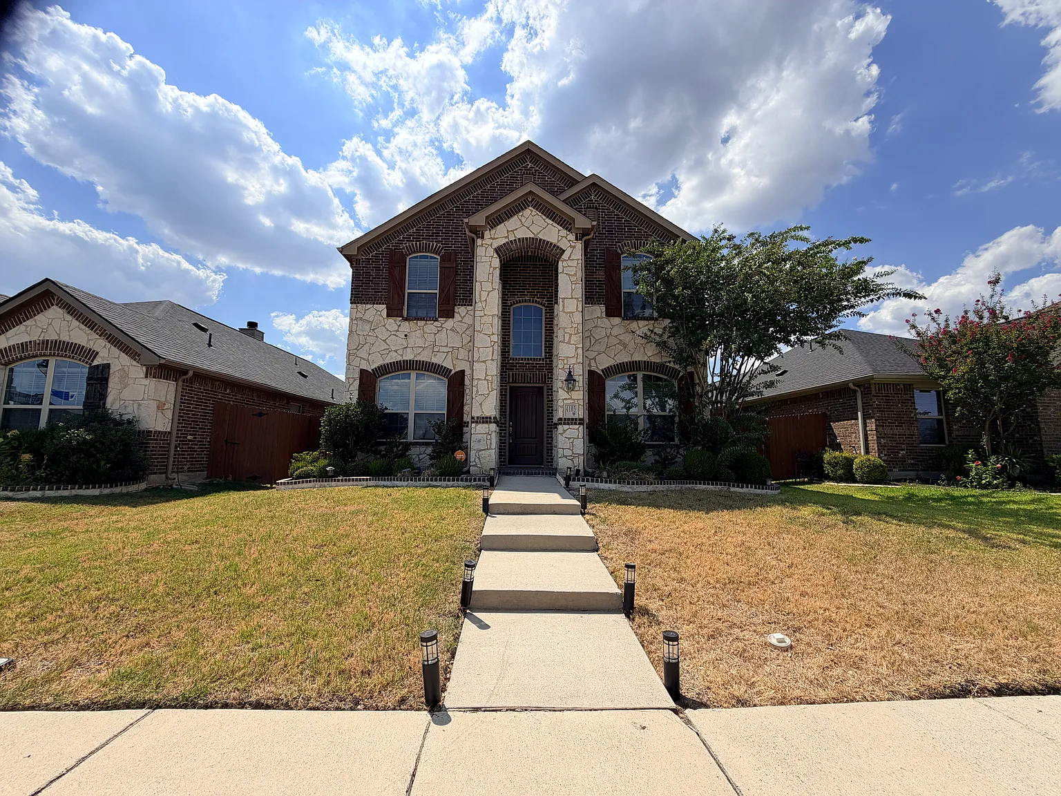 4 bed, 2.5 bath, 2760 sqft, $2,600 — Photo 2