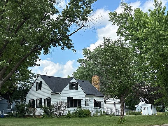 3rd image of 602 Bakke St