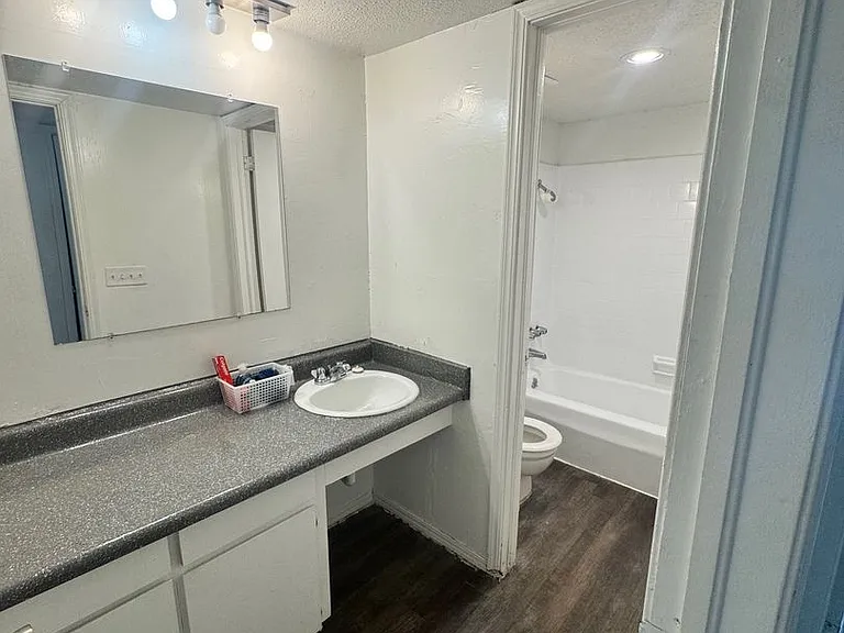 Campus Pointe Apartments — Photo 38