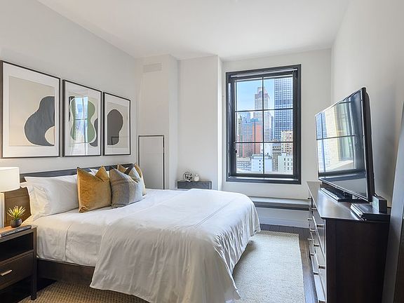 3rd image of 425 W 50th St APT 14C