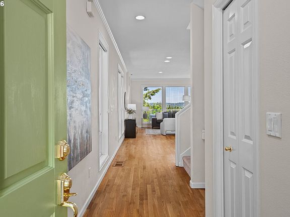 4th image of 30 Northview Ct