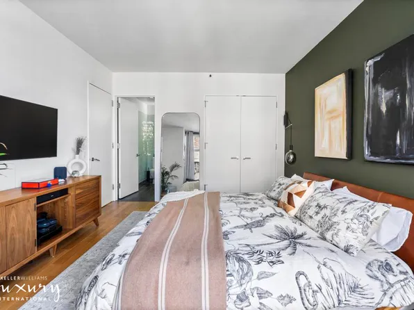 310 West 52nd Street image 8 of 15