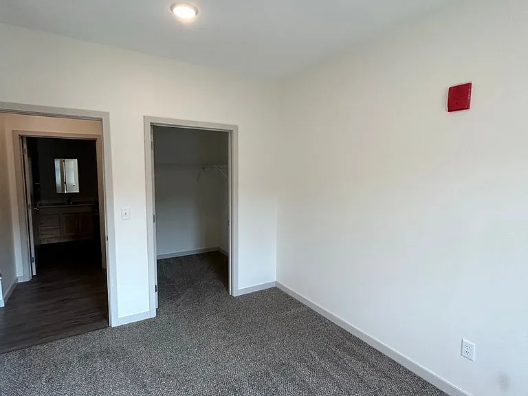 101 Main St S #207 — Photo 1