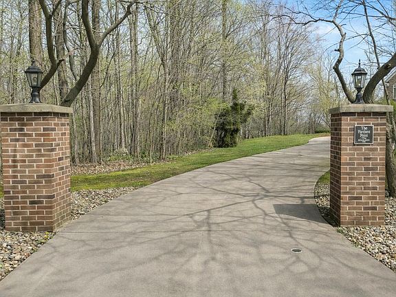 3rd image of 4915 N Stockbridge Dr