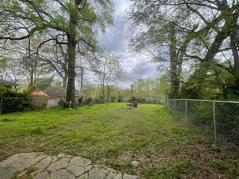 926 Stafford Ave — Photo 5