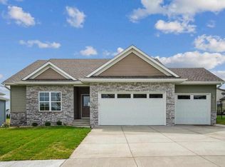 1223 Covered Wagon Dr, Iowacity, IA