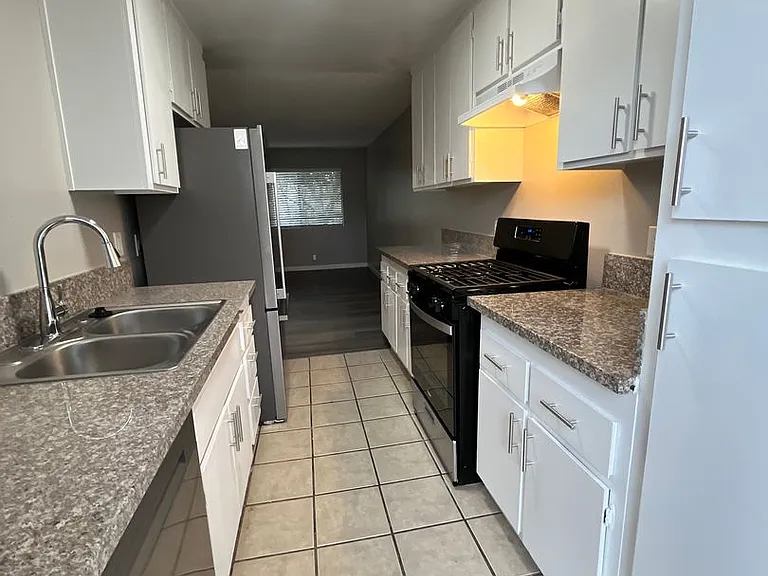 1769 Daly-Grand Apartments — Photo 12