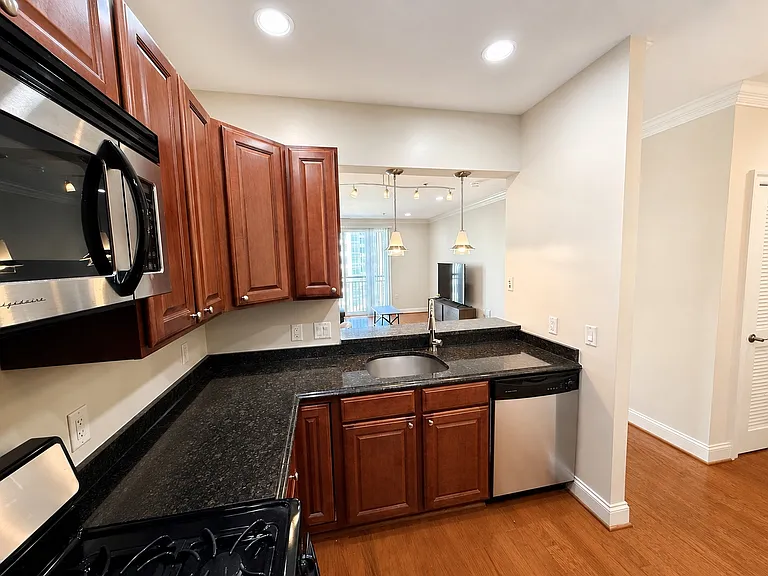 38 Maryland Ave #608 — Photo 2