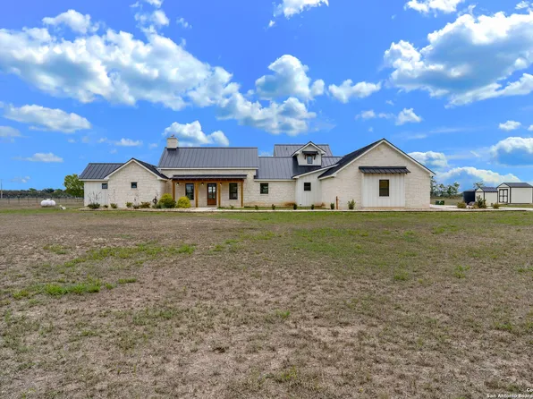 115 Tracks Trail, Center Point, TX 78010