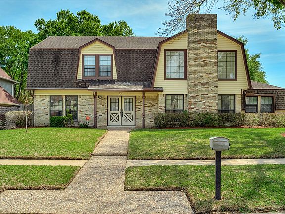 3rd image of 15906 Heatherdale Dr