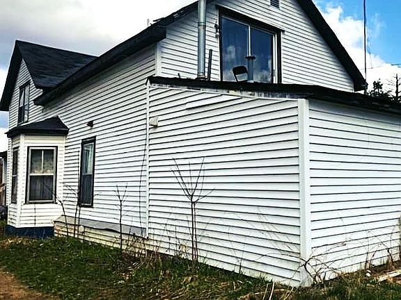 4th image of 1082 E James St