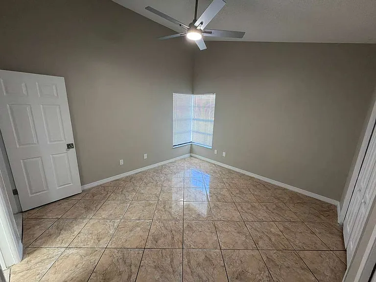 825 Grenadier Dr — Photo 10