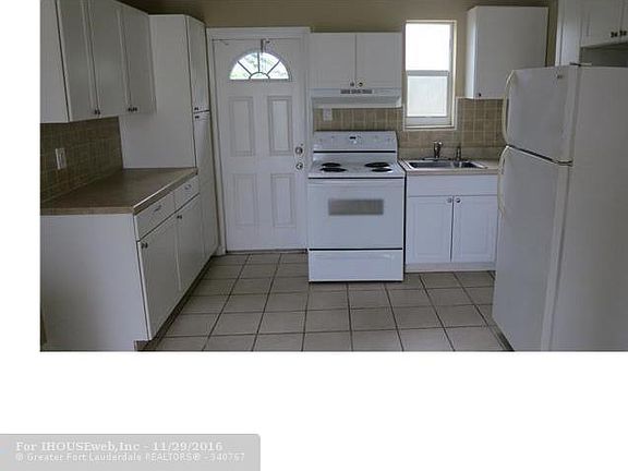 4th image of 930 NW 34th Ter