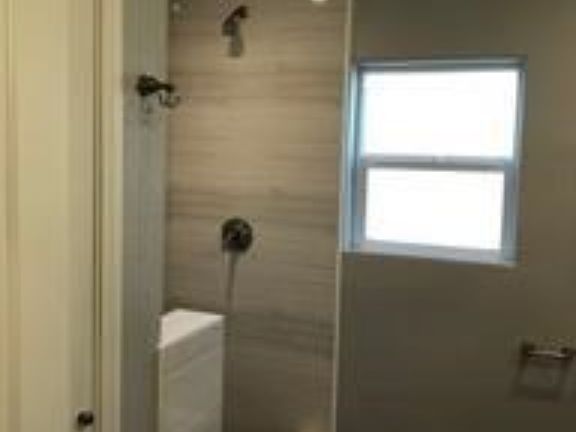 5th image of 1054 W 45th St