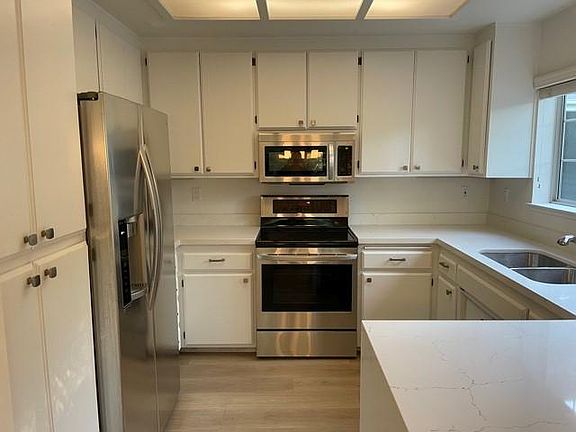 3rd image of 1528 Voorhees Cir
