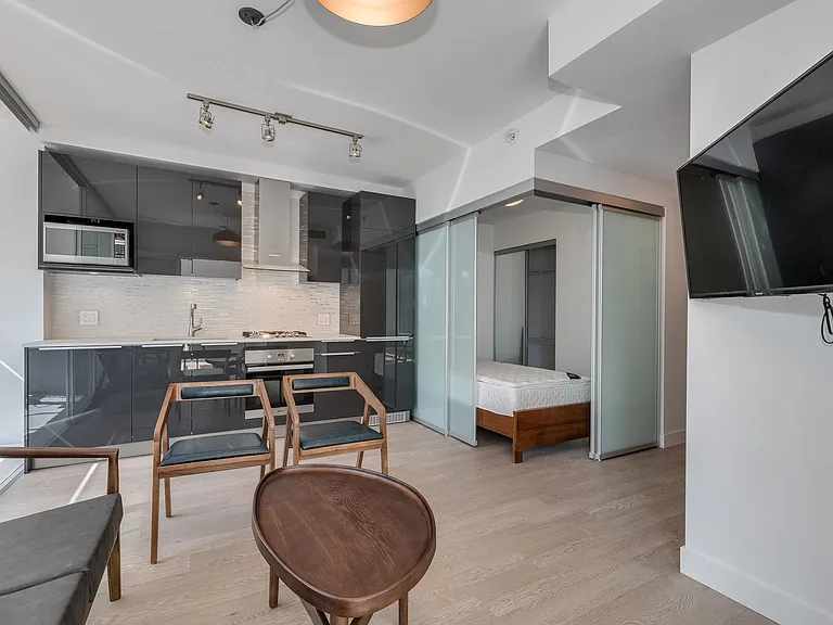 1283 Howe St #705 — Photo 9