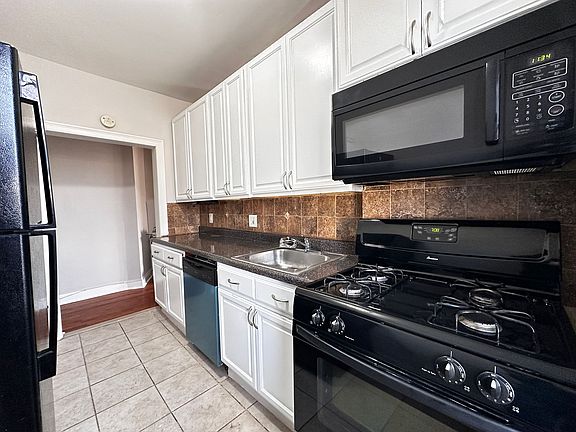 5th image of 500 Baldwin Ave APT 22
