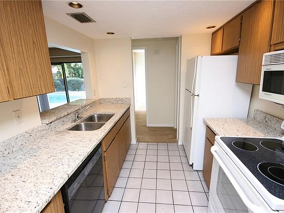 5th image of 4720 Fox Hunt Dr