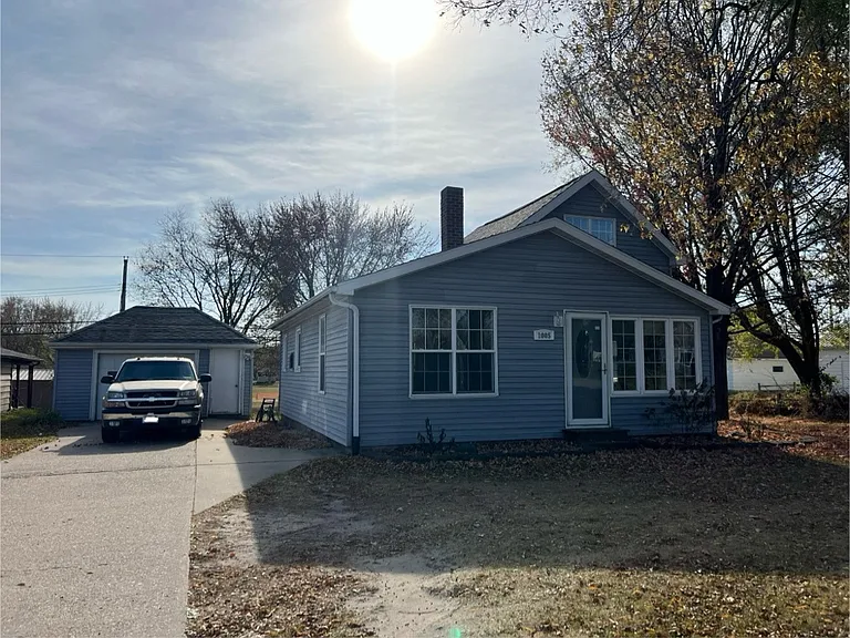 1005 E Main St — Photo 1