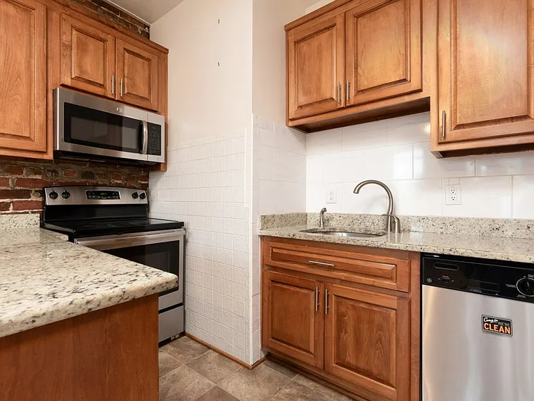 1239 W Cary St #2 — Photo 7