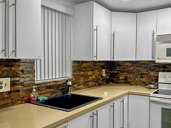 3rd image of 2571 Aragon Blvd APT 115