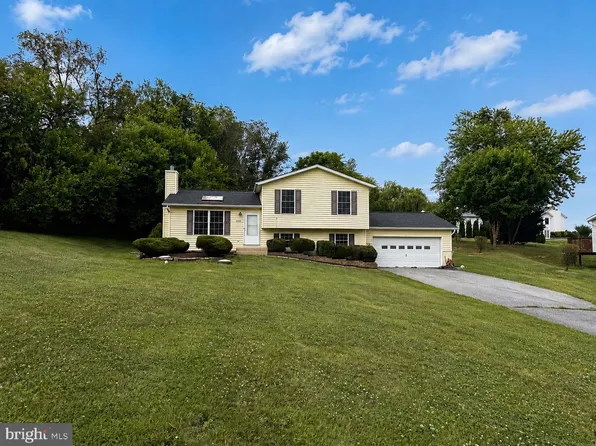 4724 Trail Ct, Westminster, MD 21158