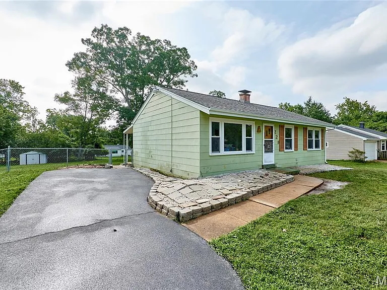228 Newton Pl — Photo 3