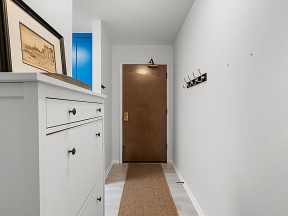 4th image of 850 Wellington Ave Unit 303