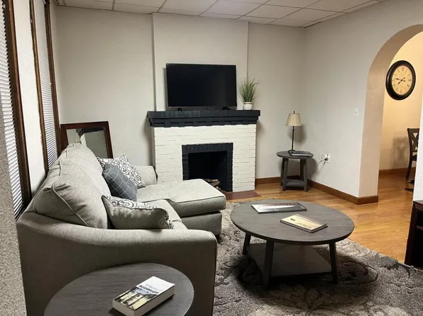 736 Dover Pl, Saint Louis, MO 63111