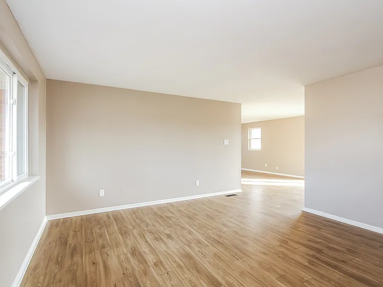 10431 Chris Dr — Photo 3